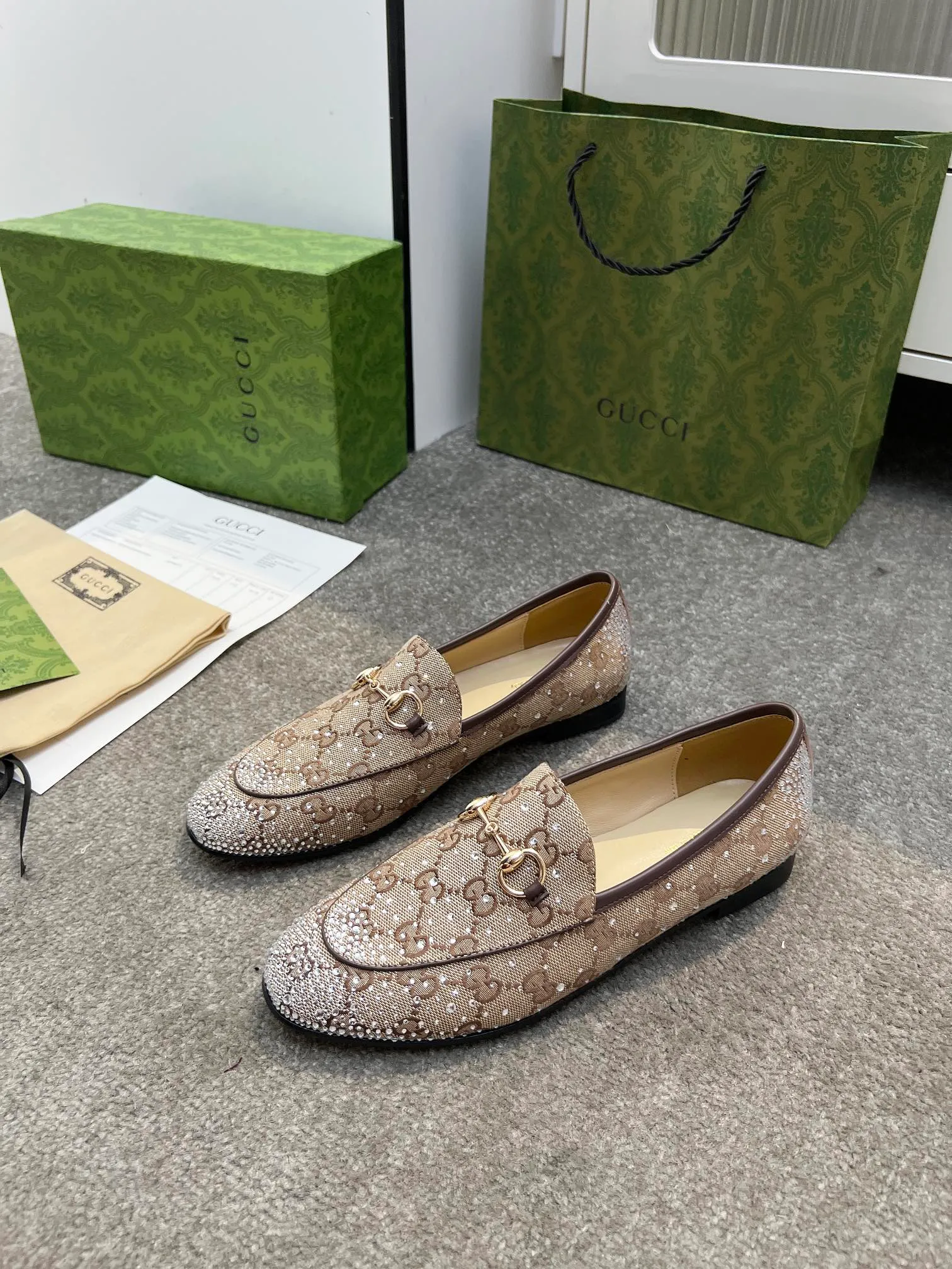 👟👟Ex-factory price 420👟👟 Genuine leather sole +50 Original quality guccisummer's latest limited edition shoes are on sale with top quality. Purchased genuine development original special hot diamond process classic double G presbyopic inner sheepskin with Italian original board material and craftsmanship are the same as the original! Code number: 35-42,